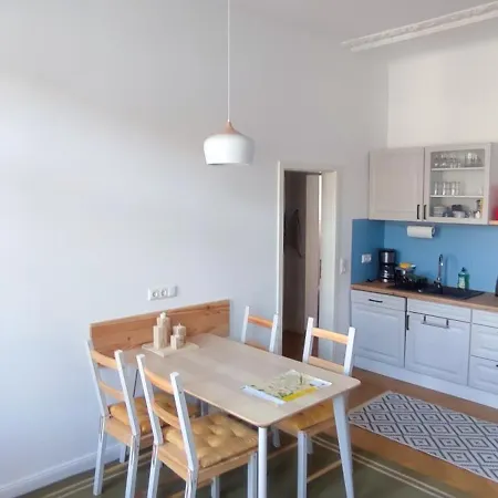 Apartman Schoene Mit Zwei Schlafzimmern *