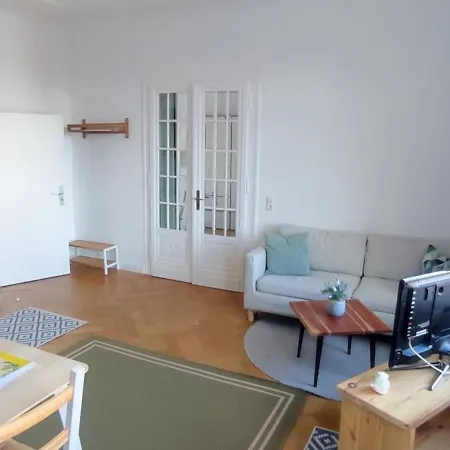 Schoene Mit Zwei Schlafzimmern Apartman